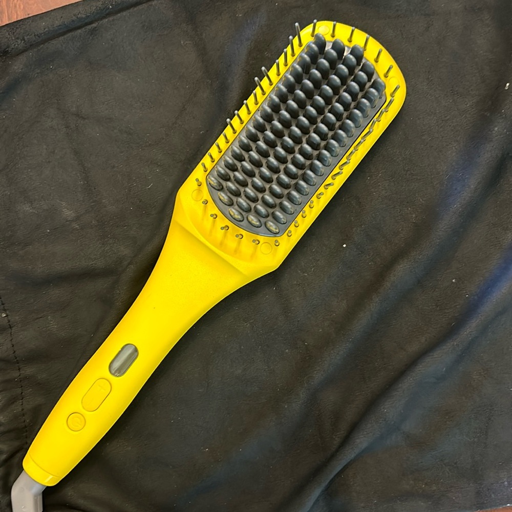 Drybar brush crush.